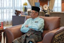 Penyerahan Dokumen Kajian Separuh Penggal Rancangan Malaysia Kedua Belas (KSP RMKe-12) 2021-2025 Kepada YBhg. Dato' Dr. Zulkapli Mohamed, Ketua Pengarah Perkhidmatan Awam (KPPA)